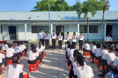 TRAO CHỨNG NHẬN VÀ TẬP CHO HỌC SINH THAM GIA VIOEDU ĐẠT THÀNH TÍCH