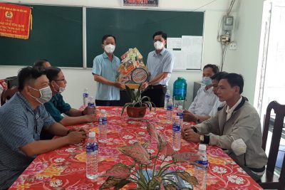 Đảng uỷ – UBND xã Vĩnh Bình Nam thăm và tặng quà chúc tết nguyên đán Nhâm Dần 2022