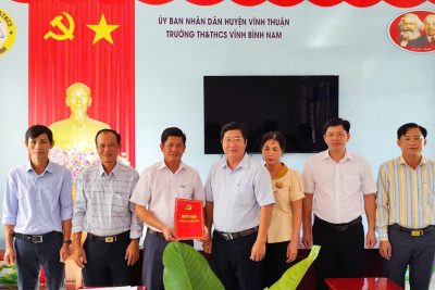 CUỘC HỌP THÔNG QUA QUYẾT ĐỊNH THÀNH LẬP CHI BỘ TRƯỜNG THUỘC ĐẢNG ỦY XÃ VĨNH BÌNH