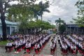 DOANH NGHIỆP TRAO QUÀ HỌC SINH KHÓ KHĂN TRONG GIỜ SINH HOẠT ĐẦU TUẦN