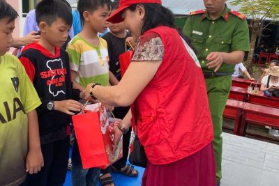 VUI TRUNG THU CÙNG CÁC CHÚ CÔNG AN