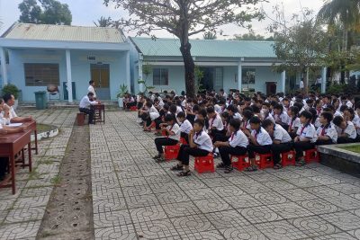 CHÀO CỜ ĐẦU TUẦN LỒNG GHÉP KHEN THƯỞNG HỌC SINH ĐẠT GIẢI CUỘC THI